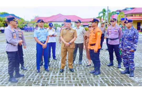 Apel Kesiapan Tanggap Darurat bersama jajaran TNI‑Polri serta berbagai stakeholder penanganan bencana di Kabupaten Tapteng (foto; Diskominfo)