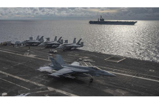 Jet tempur F-22 Raptor milik Angkatan Udara AS lepas landas dalam misi patroli di kawasan Timur Tengah, di tengah meningkatnya ketegangan antara Israel dan Iran. (Foto: US Air Force