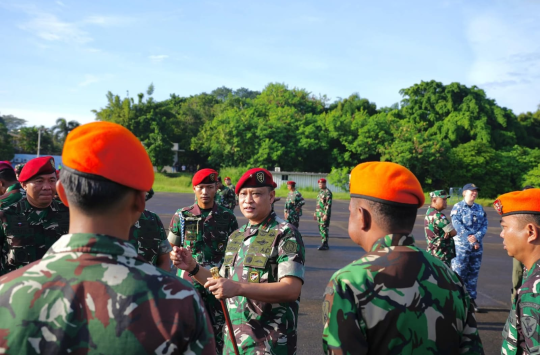 DanKoopssus, TNI, Brigjen TNI Yudha Airlangga, S.E saat melepas keberangkatan para prajurit untuk Latgabma Trisula Wyvern dan Talisman Sabre 2025. (Foto, Puspen TNI).