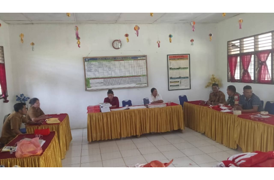 Serda Parlindungan Simamora, Babinsa dari Koramil 04/Tigalingga, melaksanakan kunjungan ke SD Negeri 030380 Pandan