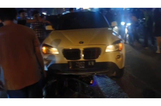 Mobil BMW yang terlibat balapan di Jalan Jamin Ginting Kota Medan