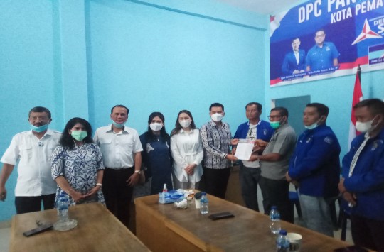 Sondi mendaftar ke partai Demokrat