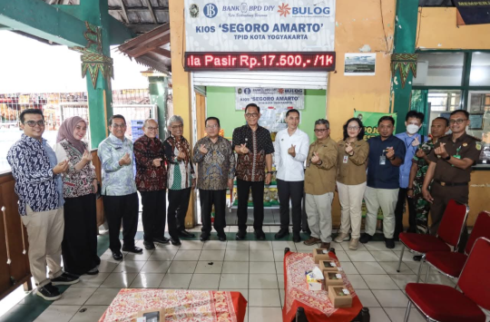 Wali Kota Pematangsiantar Wesly Silalahi SH MKn melakukan kunjungan Kios Segoro Amarto di Yogyakarta