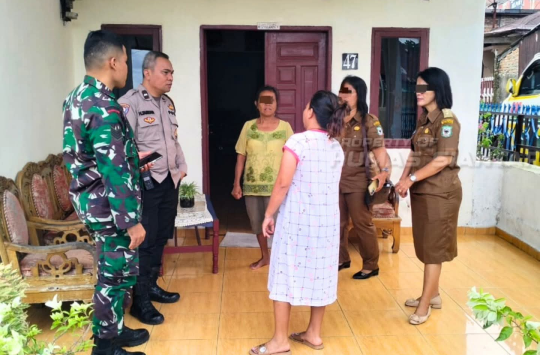 Aipda Herry S. Tarigan, berhasil menyelesaikan persoalan warga di Jalan Mata Air Gang Nauli, Kelurahan Aek Nauli (foto; Humas Polres P.siantar)