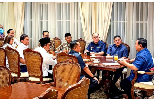 Blusukan ke Senen, Prabowo Langsung Perintahkan Hunian Layak untuk Warga Pinggir Rel