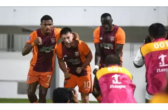 Pertandingan pekan ini di ajang Super League 2025 mempertemukan Borneo Samarinda vs Persik Kediri di Stadion Segiri, Samarinda, Sabtu (18/10/2025). Hingga menit ke-47, skor masih imbang 0-0