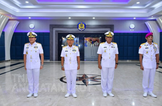 4 Pati TNI AL saat menerima kenaikan pangkat di Wisma Elang Laut, Jakarta Pusat, Kamis 08 Mei 2025. (Foto .Dispen AL)