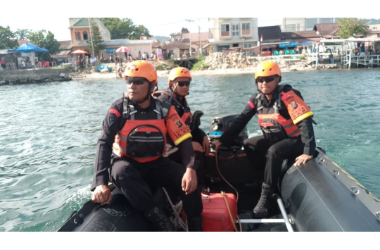 Personel Satuan Brimob Polda Sumatera Utara saat mengamankan AQUABIKE TOBA 2025