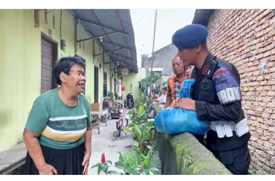 Satuan Brimob Polda Sumatera Utara melaksanakan kepedulian sosial lewat program "Minggu Kasih"