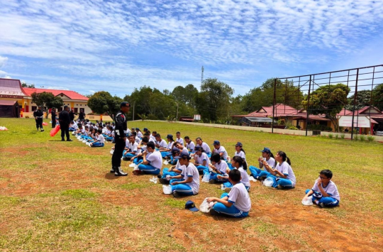 Batalyon C Pelopor saat mengadakan pelatihan dan pembinaan bagi siswa-siswi SMP Perguruan Sariputra Kota Padangsidimpuan