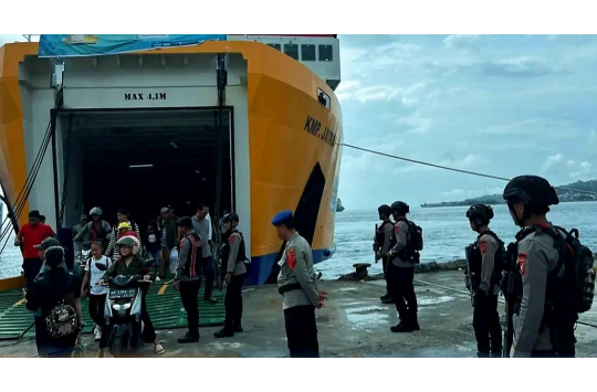 Brimob Sumut Siaga di Gunungsitoli, Patroli Ketat Pelabuhan Amankan Arus Mudik Lebaran