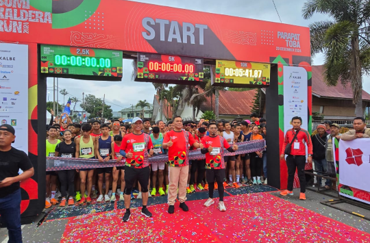 Alumni SMA RK Budi Mulia Pematangsiantar menyelenggarakan lomba lari bertajuk "Bumi Caldera Run" di Parapat, Minggu, 29 Desember 2024.