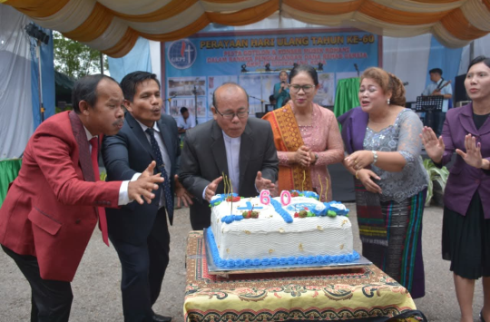 Bupati Dairi, Vickner Sinaga (no.3darikiri), hadir merayakan ulang tahun ke‑60  gereja GKPI Jemaat Khusus Sidikalang Kota (foto:Diskominfo Dairi)