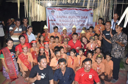 Suasana kunjungan kerja Bupati Humbahas dan rombongan di Desa Siaon, Kec. Prlilitan