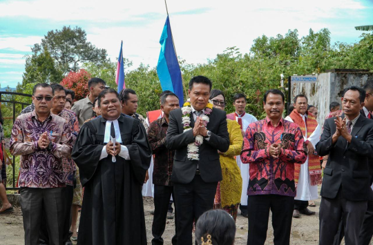 Bupati Humbang Hasundutan, Dr. Oloan P. Nababan, SH, MH, saat menghadiri Pesta Gotilon di HKBP Parlilitan Resort Parlilitan