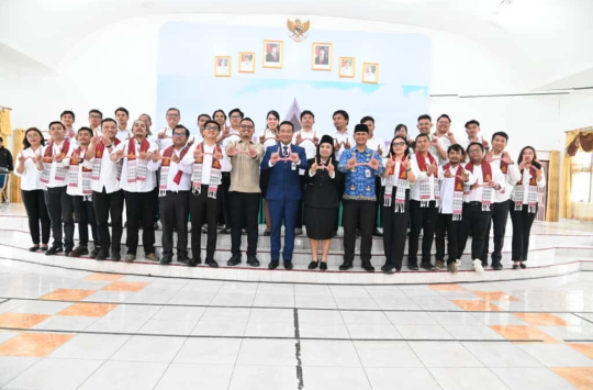 Usai pelantikan, pengurus DKD foto bersama Bupati Humbahas (foto; Diskominfo Humbahas)