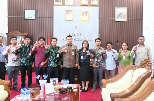 Bupati Humbang Hasundutan Terima Audiensi Panitia Pentas Seni Siswa SMPN 001 Pasar Doloksanggul