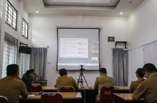 Bupati Humbahas, Dr. Oloan P. Nababan, SH, MH, mengikuti Rakor via video conference yang dipimpin oleh Ketua DEN, Luhut Binsar Pandjaitan