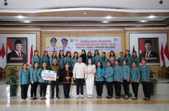 Bupati Pakpak Bharat, Franc Bernhard Tumanggor saat membuka kegiatan Sosialisasi Pengembangan Desa B2SA