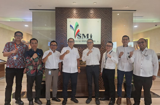Bupati Tapanuli Utara, JTP Hutabarat usai pertemuan foto bersama di Kantor PT SMI, Sahid Sudirman Center, Jakarta Pusat, pada Senin 28 April 2025) (Foto: Ist/Kabarnas.com)