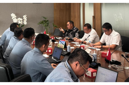 Bupati Taput JTP Hutabarat, didampingi BKAD, Kijo Sinaga, bahas restrukturisasi pembayaran pinjaman daerah dengan Direktur PT SMI