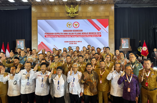 Bupati Taput, JTP Hutabarat bersama peserta lainnya saat mengikuti acara Sarasehan bertajuk “Memperkokoh Ideologi Pancasila Menghadapi Tantangan Geopolitik Global Menuju Indonesia Raya” di Gedung Nusantara IV, MPR RI, Jakarta Pusat, Selasa (20/05/2025)