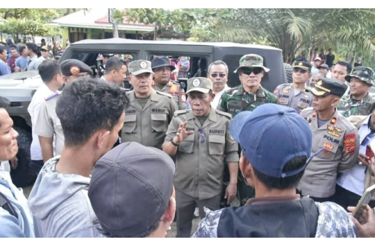 Bupati Tapanuli Tengah, Masinton Pasaribu bersam Forkopimda temui warga Manduamas dan Sirandorung