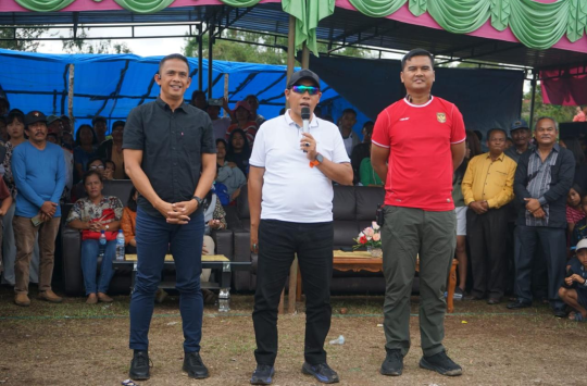 Bupati Tapanuli Utara Dr. Jonius Taripar Parsaoran Hutabarat bersama Forkopimda menghadiri Final Pangaribuan Cup 2025 di Kecamatan Pangaribuan, Minggu 28 September 2025.(Foto:Loksa Situmeang/Kabarnas.id)