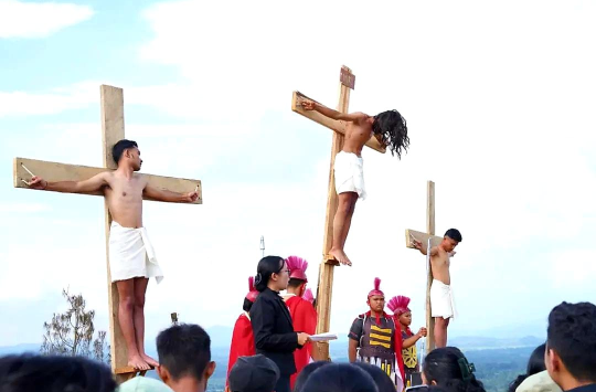 Bupati Taput Hadiri Jalan Salib di Siatas Barita, Dorong Salib Kasih Jadi Ikon Wisata Religi Nasional