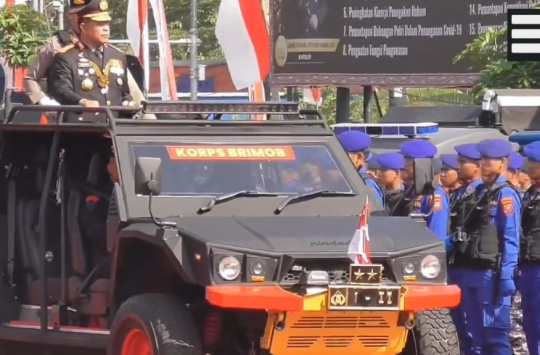 Kapolda Sumatera Utara Irjen Pol Whisnu Hermawan Februanto  melakukan pemeriksaan pasukan saat upacara HUT Polri  ke-79 tahun.