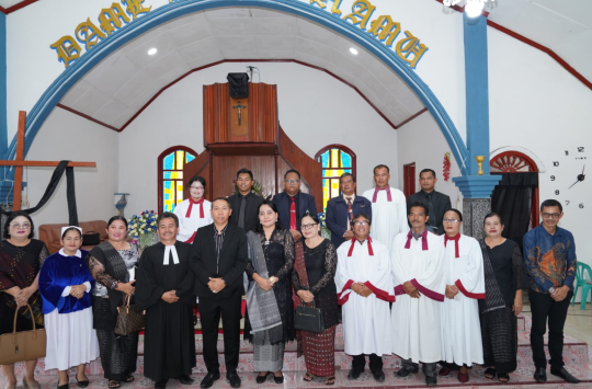 Bupati Taput Hadiri Visualisasi Jalan Salib di Menara Pandang Siatas Barita, Ribuan Warga Khusyuk Peringati Jumat Agung 2026