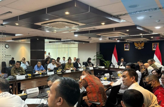 Bupati Taput, JTP Hutabarat saat mengikuti Rakor percepatan pertumbuhan ekonomi Indonesia, di Kantor DEN, Jakarta, pada Senin, 16 Juni 2025.