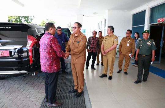Bupati Taputdan Wabup saat menerima kunjungan BPK RI perwakilan Sumut Senin 21 April 2025 (Loksa Situmeang/kabarnas)