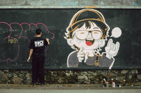 Dari Vandalisme ke Karya: Muralis Bandung Warnai Kota dengan Kreativitas