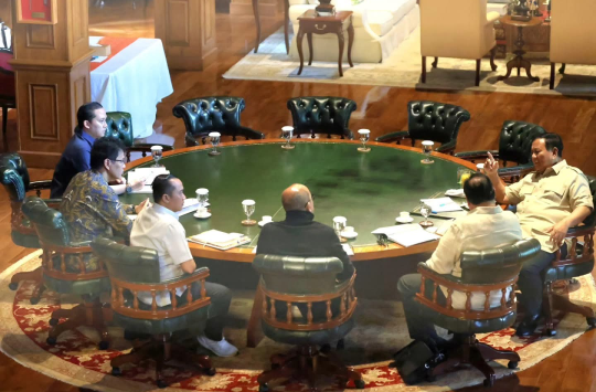 Di Hambalang, Presiden Prabowo Kumpulkan Menteri Ekonomi: Negosiasi dengan AS Harus Untungkan Indonesia