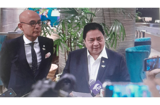 Menteri Koordinator Bidang Perekonomian Airlangga Hartarto memberikan keterangannya di Rio de Janeiro, pada Minggu, 6 Juli 2025. (Foto: BPMI Setpres)