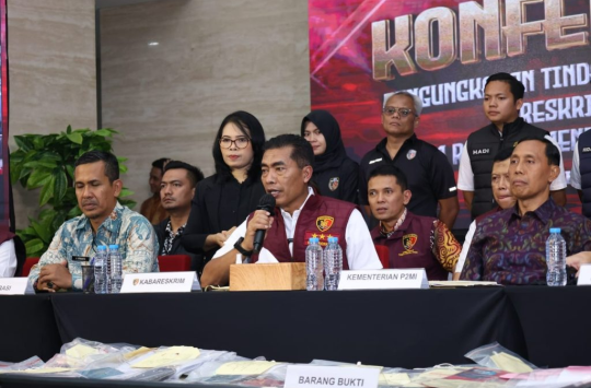 Polri saat melakukan konfrensi pers mengenai tertangkap nya influencer promosi judi online