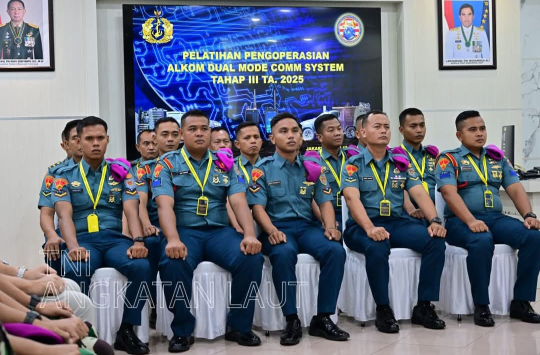 Peserta Pelatihan Peralatan Dual Mode Communication System Tahap III TA 2025.