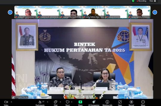 Kadiskumal, Laksamana Pertama TNI Dr. Ali Ridlo, bersama Kepala Pusat Pembinaan Jabatan Fungsional BPSDM Kementerian ATR/BPN,  Indira Proboratri Warpani , gelar Bintek Hukum Pertanahan Tahun Anggaran 2025 (foto: Dispen AL)
