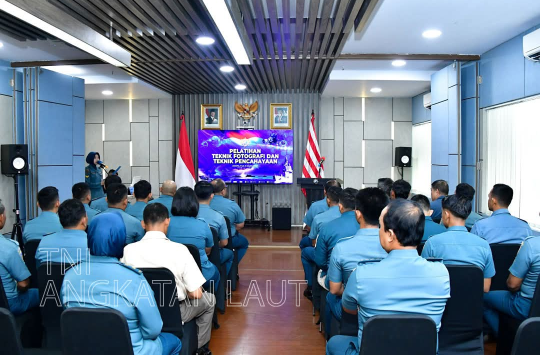 Dispenal menyelenggarakan Pelatihan Fotografi dan Teknik Pencahayaan Tahun Anggaran 2025.  ( Foto: Dispen AL)