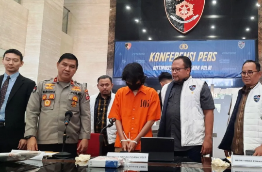 Direktorat Tindak Pidana Siber Bareskrim Polri bersama atase Kepolisian Jepang ungkap kejahatan siber pembobolan kartu kredit warga Jepang, Selasa, 8 Agustus 2023. (Foto: Dok. Antara)