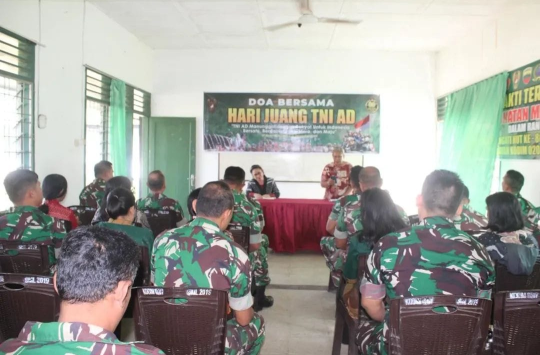 Doa bersama Prajurit TNI, PNS, serta ibu-ibu Persit Kodim 0207/Simalungun dalam rangka Hari Juang TNI AD Ke-80