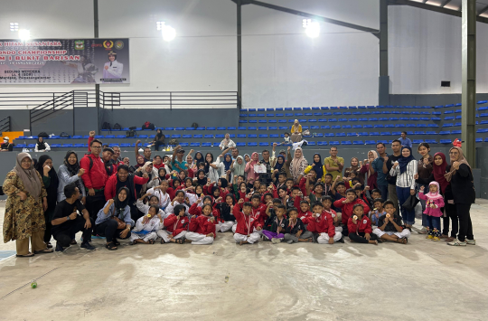 Atlet foto bersama di Dojo Dispar