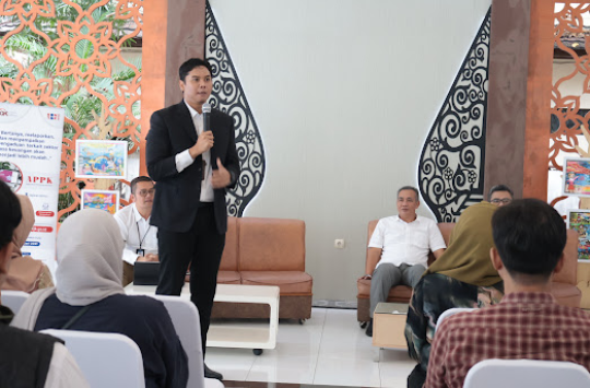 Otoritas Jasa Keuangan (OJK) Cirebon kembali menggelar edukasi serta inklusi keuangan syariah bagi pelaku usaha dan seniman binaan Dinas Pariwisata dan Kebudayaan Kota Cirebon
