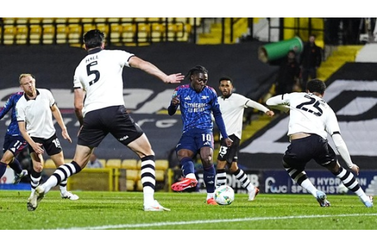 Eberechi Eze merayakan gol perdana bersama Arsenal saat menghadapi Port Vale di ajang Piala Liga Inggris.(Foto:Getty Images)