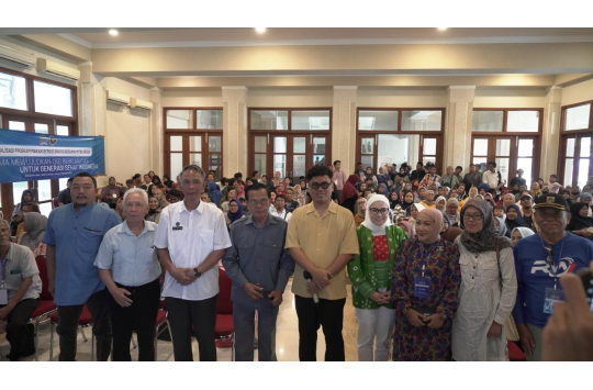 Anggota DPR RI, Surya Utama (Uya Kuya) dan BGN sosialisasi MBG di Kemayoran Lama, Jaksel. (Foto Istimewa)