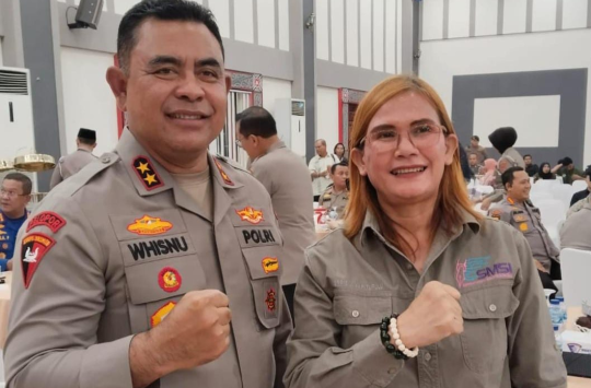 Erris J. Napitupulu bersama Kapolda Sumut Irjen Pol Whisnu Hermawan Februanto.