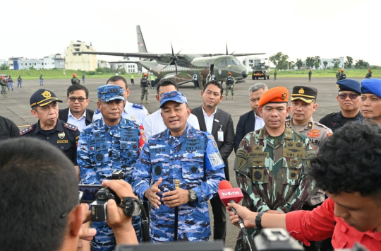 F-16 TNI AU Paksa Mendarat Pesawat Asing Tanpa Izin dalam Latihan Hanud Cakra C-25