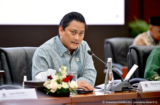 Wamenkeu Thomas A. M. Djiwandono memberikan keterangan pers tentang realisasi FLPP dalam acara “APBN Kita” di Jakarta, Selasa (17/06). FLPP mendukung pembiayaan lebih dari 101 ribu unit rumah hingga Mei 2025. ( Foto: Kemenkeu..go.id}