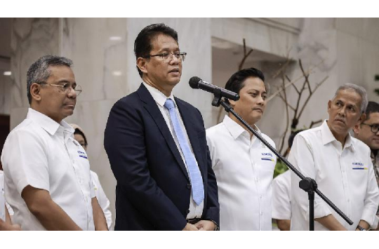 Menteri Keuangan Purbaya Yudhi Sadewa saat ditemui seusai rapat bersama Otoritas Jasa Keuangan (OJK) di kantor pusat Direktorat Jenderal Pajak, Jakarta, Selasa (16/9/2025). Ia menegaskan fokus pada pertumbuhan ekonomi untuk mendongkrak penerimaan pajak.